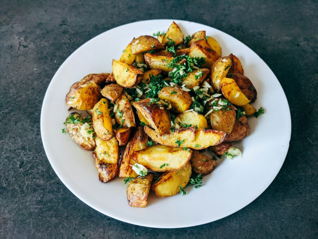 Crispy Roasted Garlic Potatoes Recipe